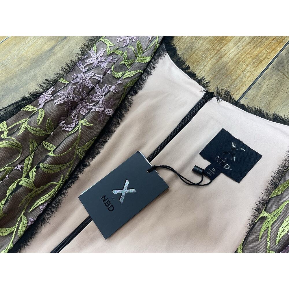 Revolve NBD Mini-A-Line Dress Floral Embroidered Deep V-neck Cocktail Size 12 - Picture 3 of 12